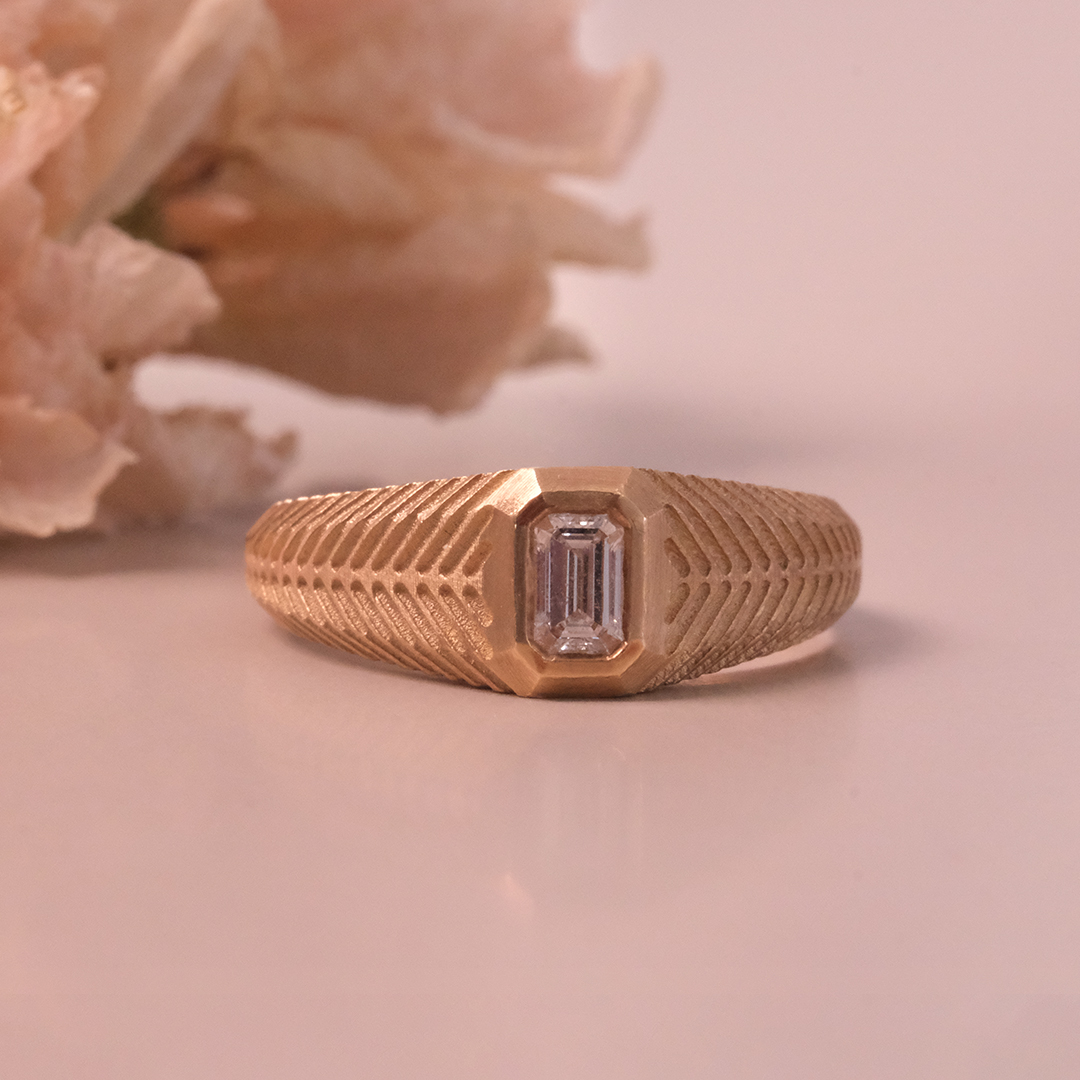 0.20 Karat Emerald Serçe Parmak Pırlanta Yüzük (1)