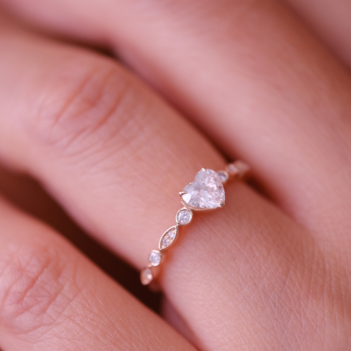 0.59 Karat Kalp Keitha Tektaş Pırlanta Yüzük (1)