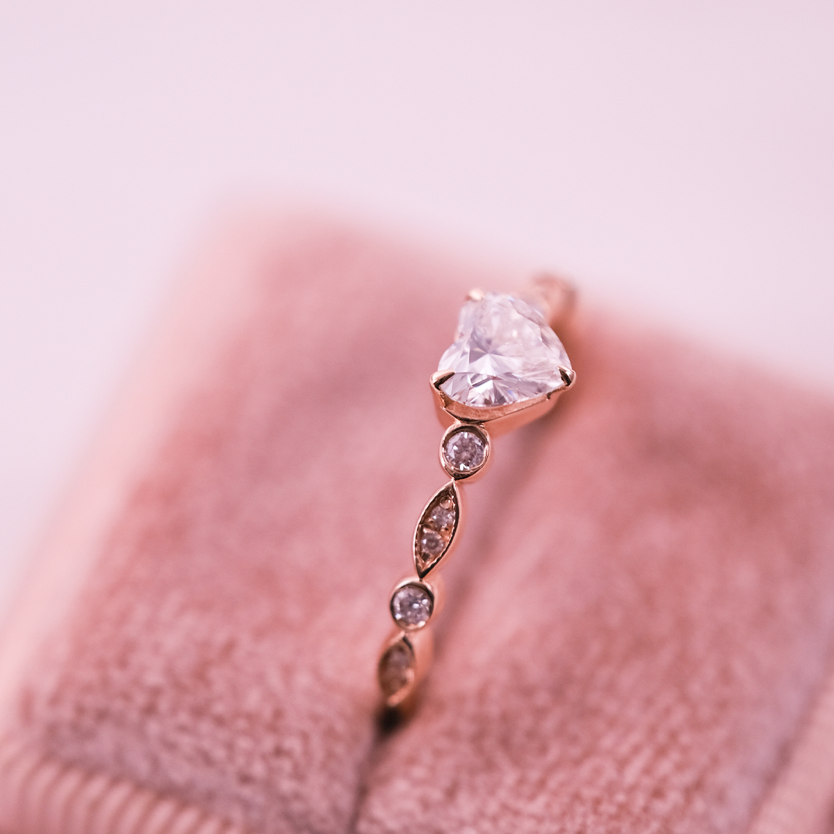 0.59 Karat Kalp Keitha Tektaş Pırlanta Yüzük (2)