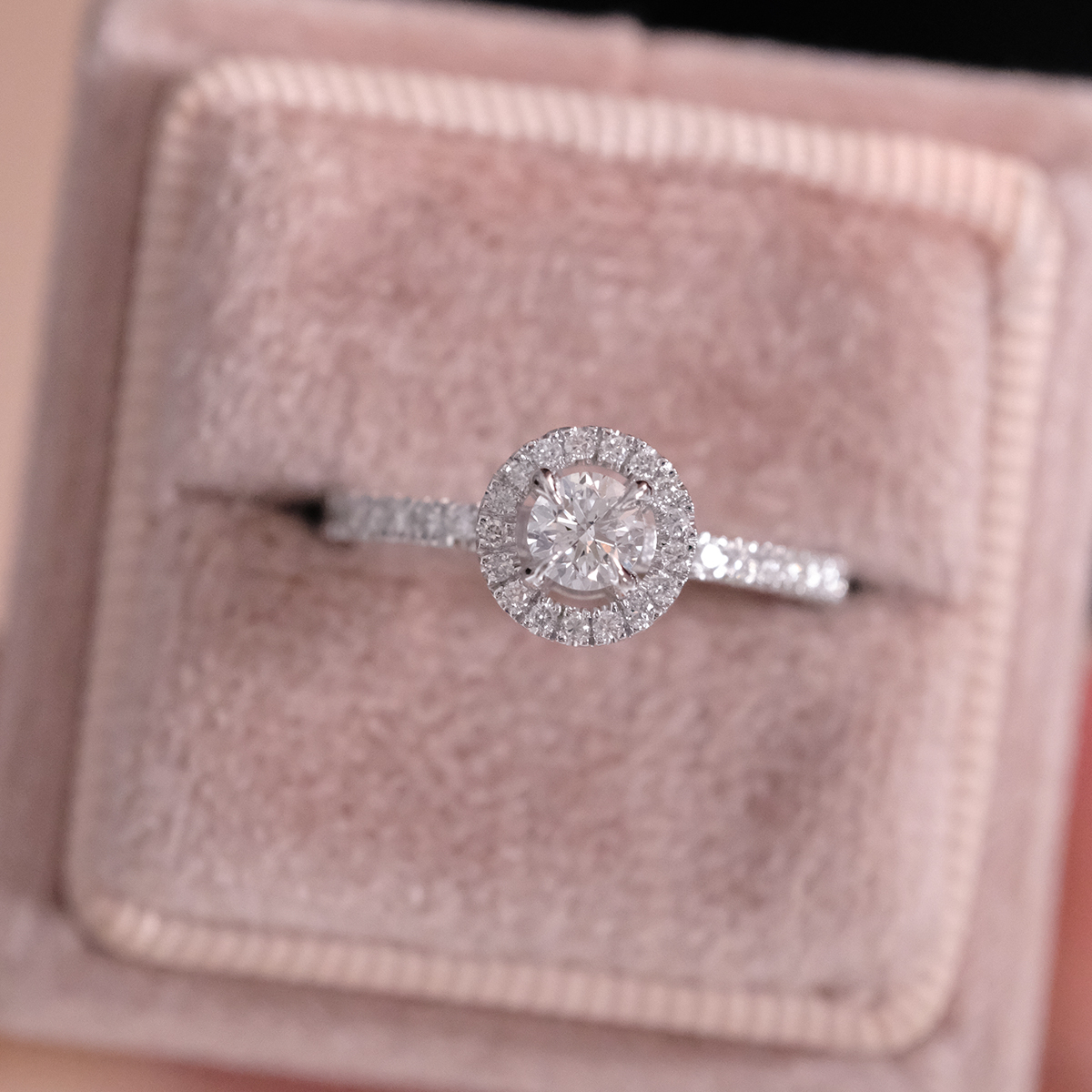 0.60 Karat Pırlanta Tektaş Halo Yüzük (1)