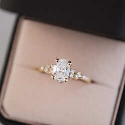 0.65 Karat Oval Tektaş Pırlanta Yüzük