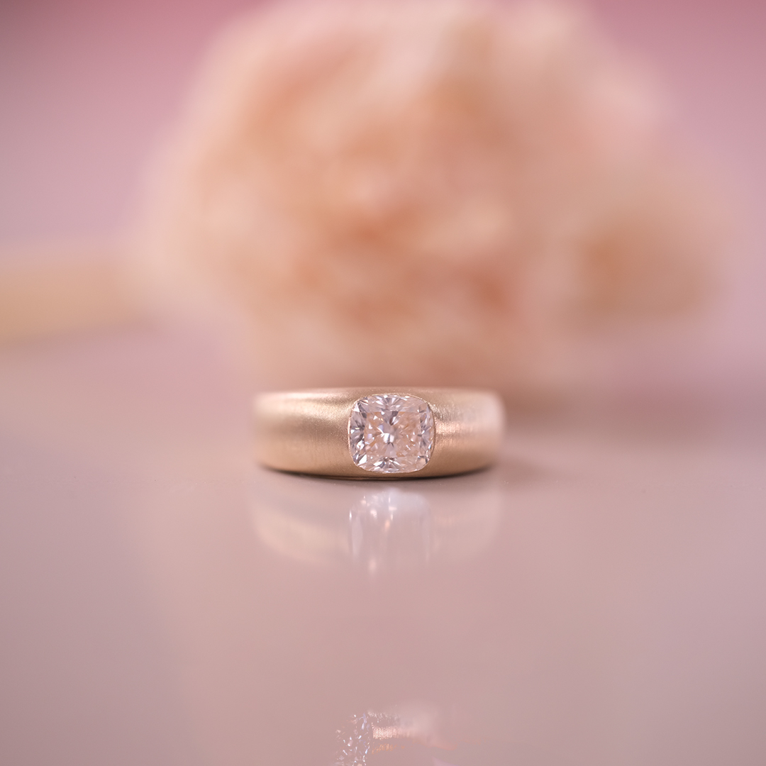 1.00 Karat Cushion Kesim Tektaş Pırlanta Yüzük (1)