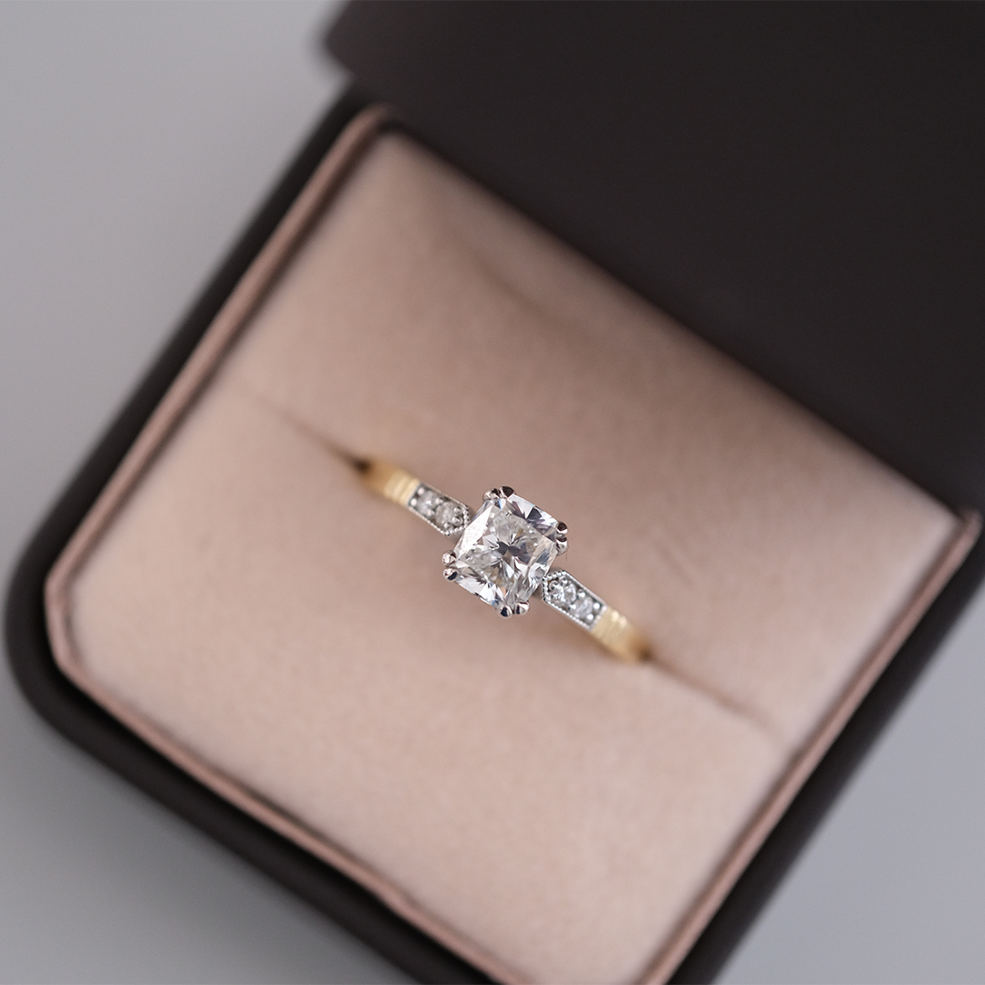 1.05 Karat Cushion Tektaş Pırlanta Yüzük (1)